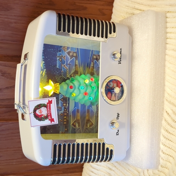 NIB- ADORABLE Mr. Christmas Nostalgic Radio - Picture 1 of 8